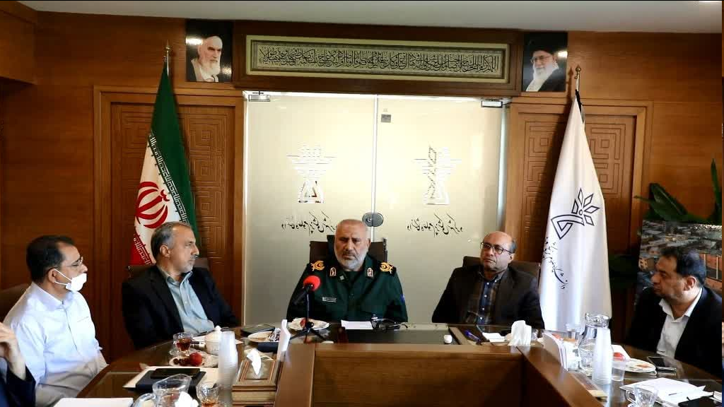 با وحدت و همدلی در جنگ ترکیبی بر دشمنان پیروز می شویم