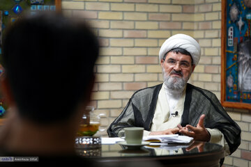 ببینید| امام دنبال اینکه همه کارها دست روحانیون باشد، نبود/ مگر همه اعضای خبرگان قانون اساسی آخوند بودند؟