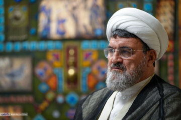 ببینید| مواضع امام خمینی در زمان حضور در پاریس و قبل از آن به روایت شاگردشان