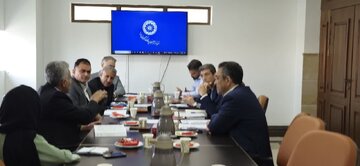 بررسی موانع توسعه صنعتی و مشوقهای مالیاتی در نهمین نشست کمیسیون صنایع اتاق سمنان