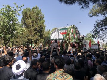 تشییع عزتمندانه پاسداران دیار حاج قاسم با حضور تاریخی مردم کرمان / وداع با سروقامتان مدافع وطن