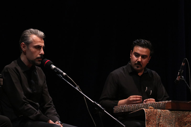 تصاویر | اجرای کنسرت زنده‌ی «حصار» در سالن تئاتر شهر سمنان