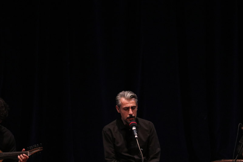 تصاویر | اجرای کنسرت زنده‌ی «حصار» در سالن تئاتر شهر سمنان