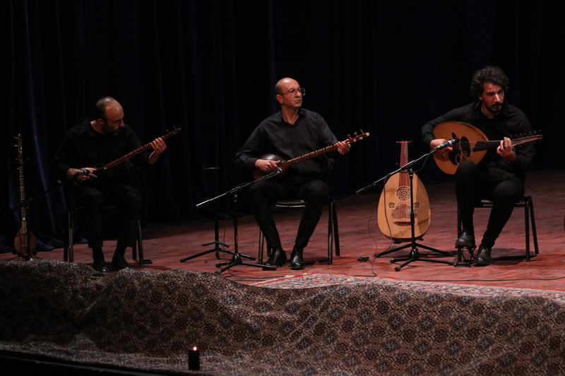 تصاویر | اجرای کنسرت زنده‌ی «حصار» در سالن تئاتر شهر سمنان