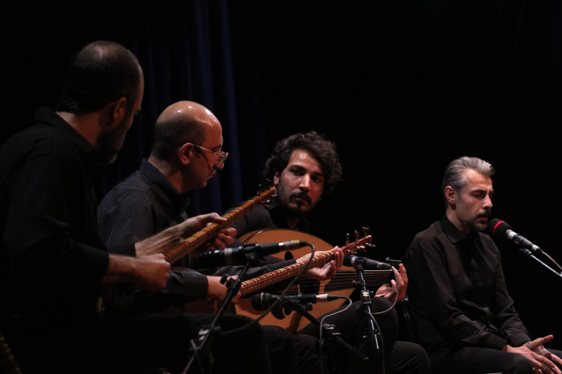 تصاویر | اجرای کنسرت زنده‌ی «حصار» در سالن تئاتر شهر سمنان