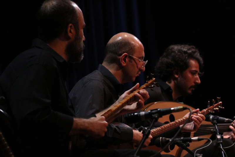 تصاویر | اجرای کنسرت زنده‌ی «حصار» در سالن تئاتر شهر سمنان