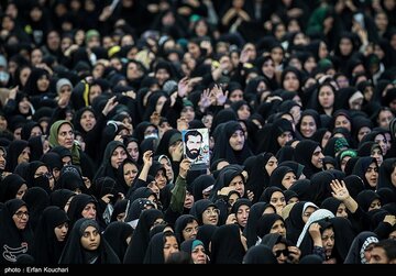 تصاویری از فرزند رهبر انقلاب در حرم امام خمینی (ره)