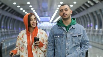 جهان به تماشای تهران پر جنب و جوش مینشیند