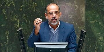 درخواست یک نماینده برای افزایش کمک هزینههای دفتر نمایندگان/ عضو هیات رئیسه مجلس: بزرگترین تهدید علیه جمهوری اسلامی شیوع سرطان گونه فساد اداری است