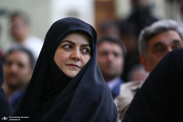 دیدار دختر پزشکیان با خانواده الهه حسین نژاد+ تصویر