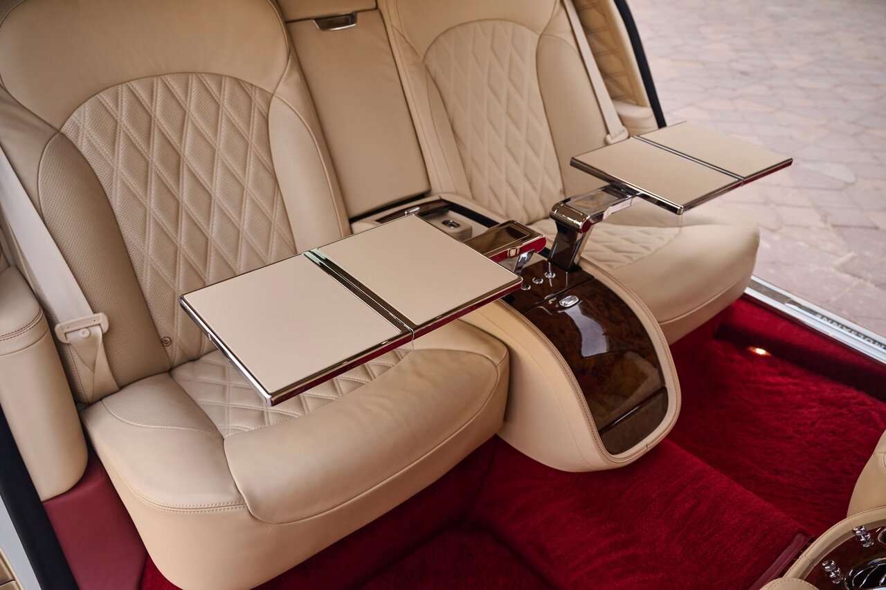 رویارویی تجمل در ابوظبی / بنتلی مولسان گرند لیموزین، پاسخ باشکوه به سلطه رولزرویس /عکس