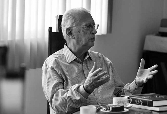 ساختمان شیشهای فرمانفرماییان در آتش جنگ اسراییل