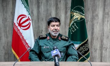 سردار شریف: انقلاب اسلامی، ایران را از حلقوم استکبار بیرون کشید/ وزیر دفاع: شما یک فرزند در خانه دارید؛ باید واقعیتها را به او بگویید