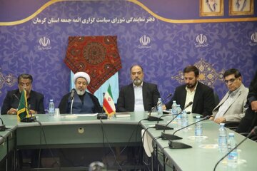 شروع دور جدید طرح ملی «سهشنبههای تکریم» با تجلیل از خانواده شهدا در کرمان