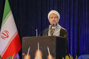 قوه قضائیه باید به سرعت خائنین را مجازات کند