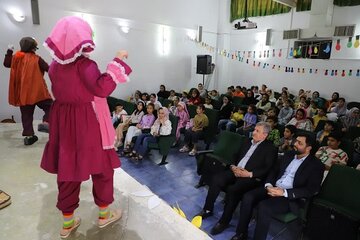 مرکز فرهنگی و هنری سیار روستایی تاکستان آغاز به کار کرد