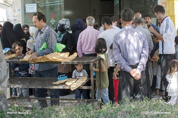 هیچ کمبودی در تأمین نان وجود ندارد/ آغاز فعالیت نانواییهای سیار طی روزهای آینده