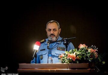 وزیر دفاع: دشمن در یک فضای لایتناهی جذاب جوانان ما را منحرف میکند/ ایده انقلابی، بسیجی و جهادی که اوایل انقلاب بود، بین جوانان کمرنگتر شده است