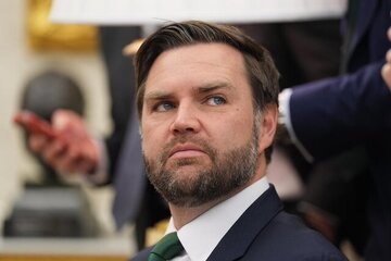 ونس: ایلان ماسک مرتکب اشتباه بزرگی شده است