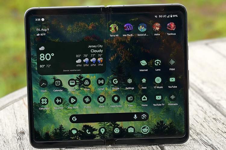 چرا گوشی‌های تاشو هنوز جایگزین موبایل‌های معمولی نشده‌اند؟ بررسی ۵ دلیل اصلی