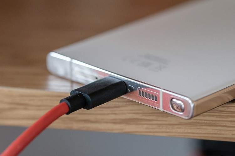 چرا USB-C به جای سادگی، دردسر و ابهام به همراه آورد؟