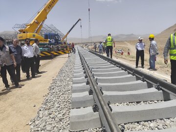 آغاز عملیات ریل گذاری راه آهن استان چهارمحال وبختیاری