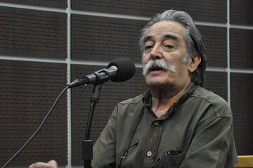 احمد عربانی در بخش مراقبتهای ویژه بیمارستان