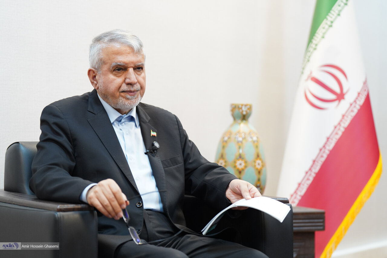 از تختجمشید تا امروز: هویت ایرانی در برابر ایرانهراسی/ طی جنگ پزشکیان برخلاف توصیههای امنیتی کنار مردم ماند/ جنگ هویت ملت ایران را تقویت کرد