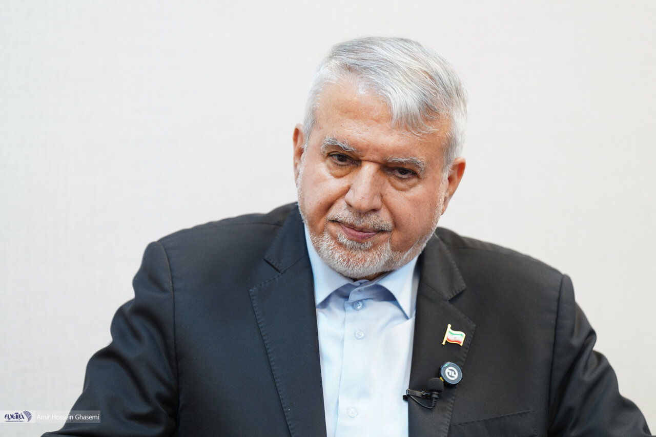 از تختجمشید تا امروز: هویت ایرانی در برابر ایرانهراسی/ طی جنگ پزشکیان برخلاف توصیههای امنیتی کنار مردم ماند/ جنگ هویت ملت ایران را تقویت کرد
