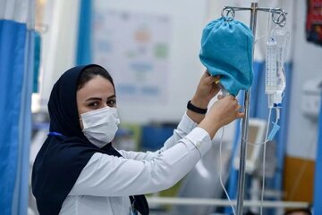 از کرونا تا جنگ؛ پرستاران، ستون سلامت جامعه/ از قبول شیفتهای اضافی تا ایثار در سایه ناملایمات شغلی