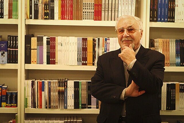 استادی که با وجود مشکلات، به خاطر دانشجویانش کار میکند