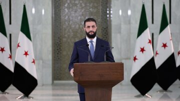 الجولانی با قدردانی از آمریکا در یک سخنرانی گفت: مداخله اسرائیل، سوریه را وارد مرحله خطرناکی کرد/سوریه میدانی برای پروژههای جدایی طلبی نیست