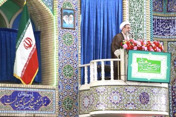 امام جمعه کرمان: همه باید پای وحدت جامعه بایستند