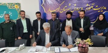 امضای تفاهمنامه راهاندازی هنرستان جوار صنعت در رشته سرامیک گرمسار