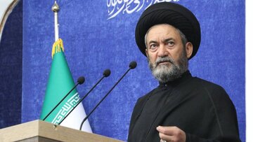 انتقاد از امام جمعه اردبیل: بهتر است از این بهبعد استراحت کنید تا اینکه خیرخواه فرح پهلوی باشید