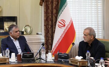 بازدید سرزده رئیس جمهور از وزارت نفت/ گزارش وزیر از اقدامات اضطراری ارائه شد