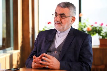 بروجردی: عراقچی فقط مجری است و بیان کردن مطالبی علیه وزیر خارجه درست نیست/ قاعده پایان هر درگیری، مذاکره است/ ترامپ نیازمند روانپزشک است