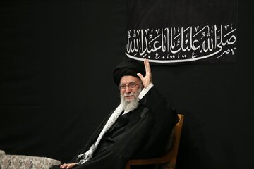 تصاویری از لحظه ورود رهبرانقلاب به حسینیه امام خمینی