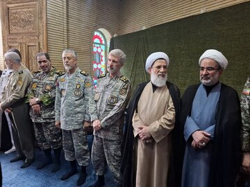 تصویری از حضور پزشکیان در مراسم بزرگداشت ۵۷ شهید جنگ ۱۲ روزه ارتش