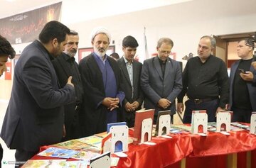 تکیه کتاب با عنوان “ببریم این همه سبز” در سمنان افتتاح شد