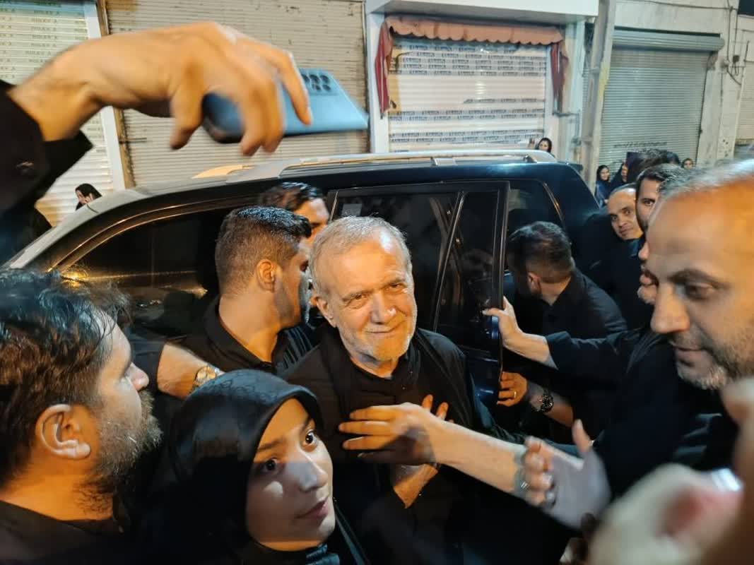 حضور سرزده رییس جمهور در مراسم شام غریبان‌ امام‌حسین (ع) اردبیل