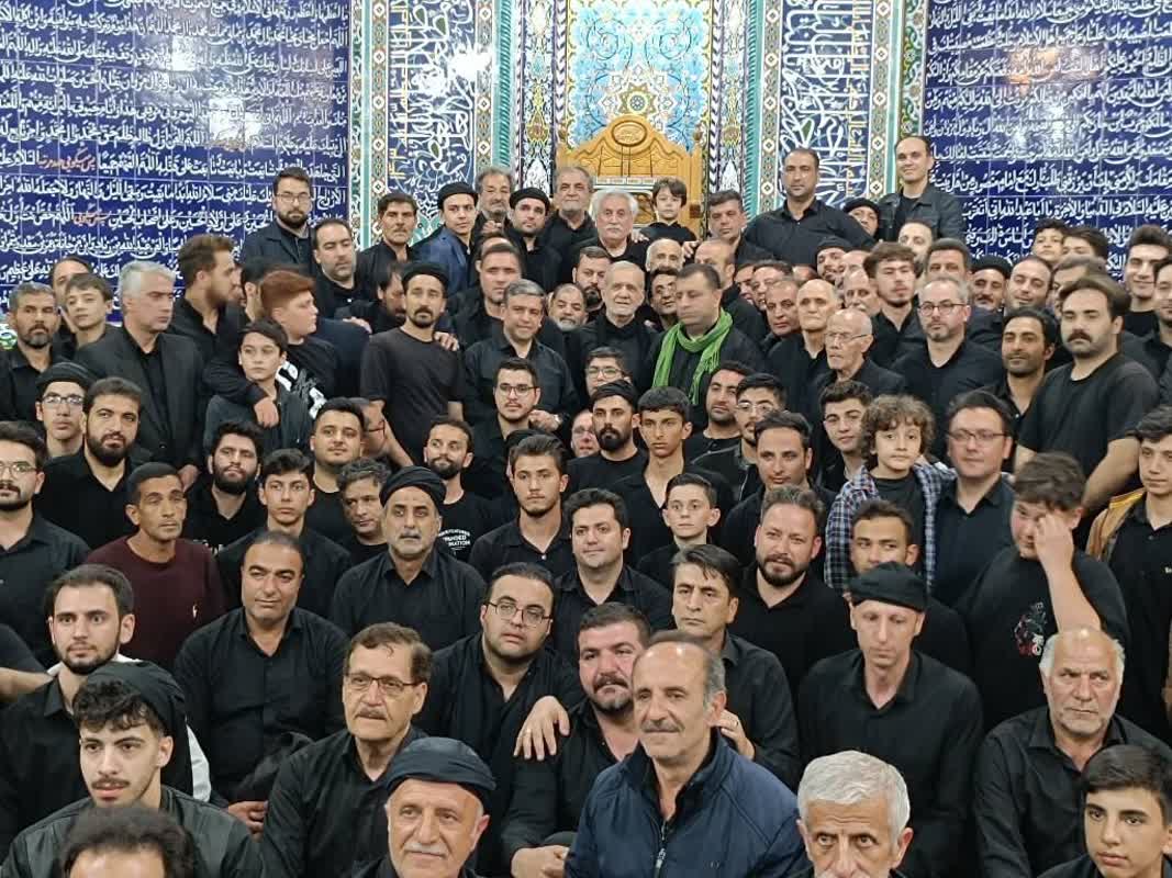 حضور سرزده رییس جمهور در مراسم شام غریبان‌ امام‌حسین (ع) اردبیل