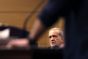 روزنامه اصولگرا از پیام رئیس جمهور به ایرانیان خارج از کشور خوشش نیامد/ چرا پزشکیان می گوید پنجره دیپلماسی باز است؟!