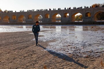 «زاینده‌رود» در آستانه فروپاشی اکولوژیک/حیات اقتصادی، اجتماعی و امنیتی منطقه در خطر است