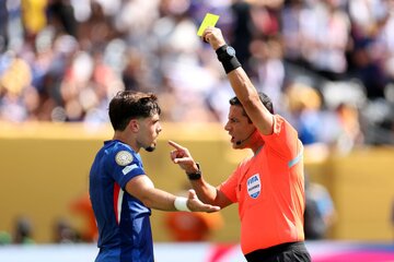 عکس | فغانی: قلبم برای این کشور میتپد