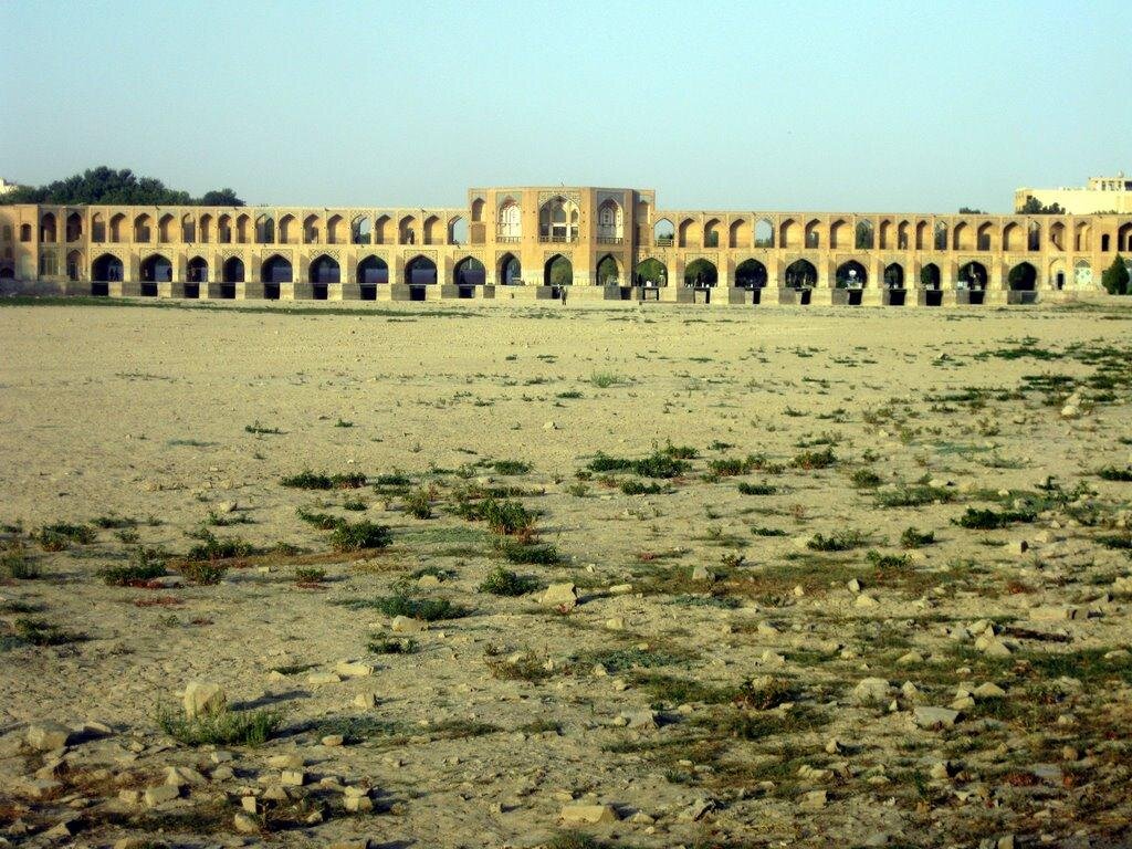 قاب‌هایی از تاریخ و هنر «اصفهان» در دوره «قاجار»/از نقش جهان و عالی‌قاپو تا منارجنبان و پل خواجو