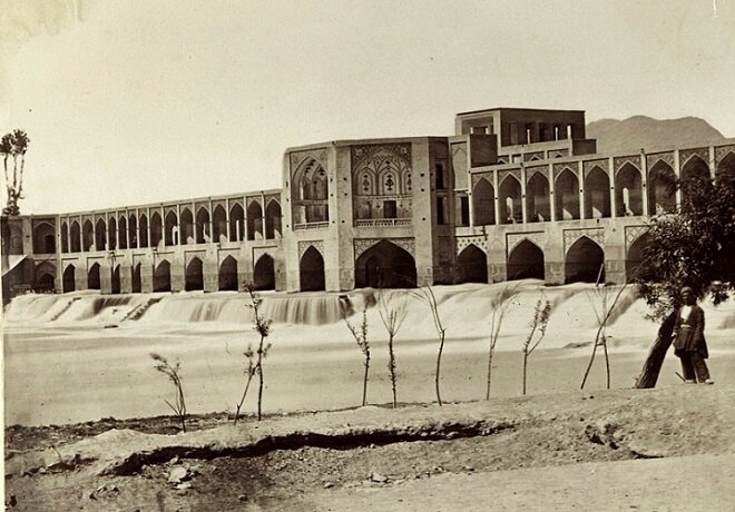 قاب‌هایی از تاریخ و هنر «اصفهان» در دوره «قاجار»/از نقش جهان و عالی‌قاپو تا منارجنبان و پل خواجو