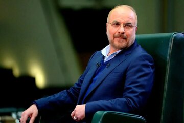 قالیباف: رهبر انقلاب در اتاق جنگ بودند و به صورت حضوری فرماندهان را توجیه میکردند/ فرماندهکل قوا در چندساعت، نیروی نظامی را از شوک خارج کردند