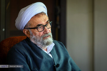 مسیح مهاحری: سپردن تریبون نمازجمعه به کسی که افکارعمومی خواهان کنارگذاشتن اوست، لجبازی با مردم است