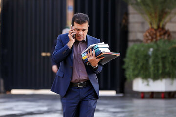 نقش تلفنهای همراه محافظان و خانوادهها در ترور فرماندهان نظامی/ معاون رئیس جمهوری: حتی ماشینی که با آن رفت وآمد میکنند، ممکن است دارای GPS باشد